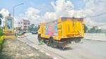 นำรถกวาดพื้นดูดฝุ่นถนนภายในเขตเทศบาลตำบลพานทอง