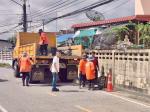 ลงพื้นที่แก้ไขปัญหาการดำเนินการลอกท่อระบายน้ำ บริเวณถนนเทศบา