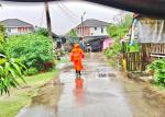 ลงพื้นที่ตรวจสอบสถานการณ์น้ำท่วมขังหลังเกิดฝนตกหนัก ในเขตพื้
